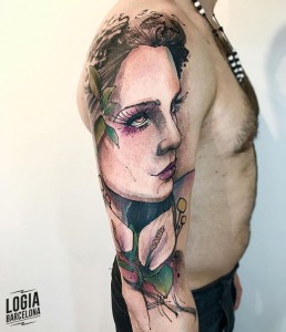 tatuaje_brazo_color_flor_cara_mujer_logia_barcelona_lincoln_lima 
